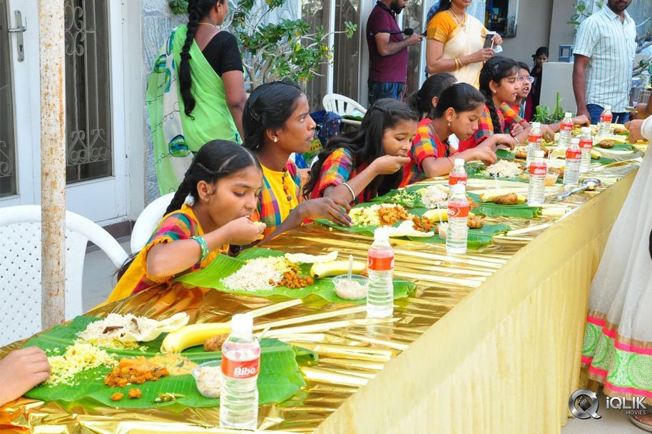 Lakshmi-Manchu-Celebrates-Sankranthi-With-Kids-From-Govt-Schools